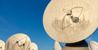 Beeindruckend große Parabolantennen auf der Erdfunkstelle Fuchsstadt