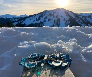 Winterwandern Ausrüstung Grödel Spikes